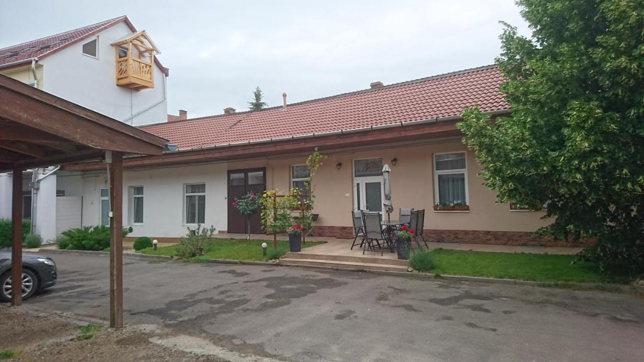 Nobilis Apartman Eger Exterior photo